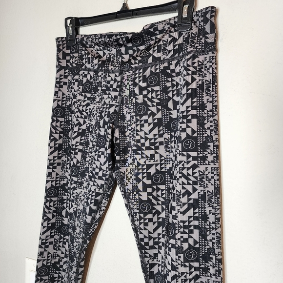 Zumba cropped leggings.  Size medium - Picture 10 of 16